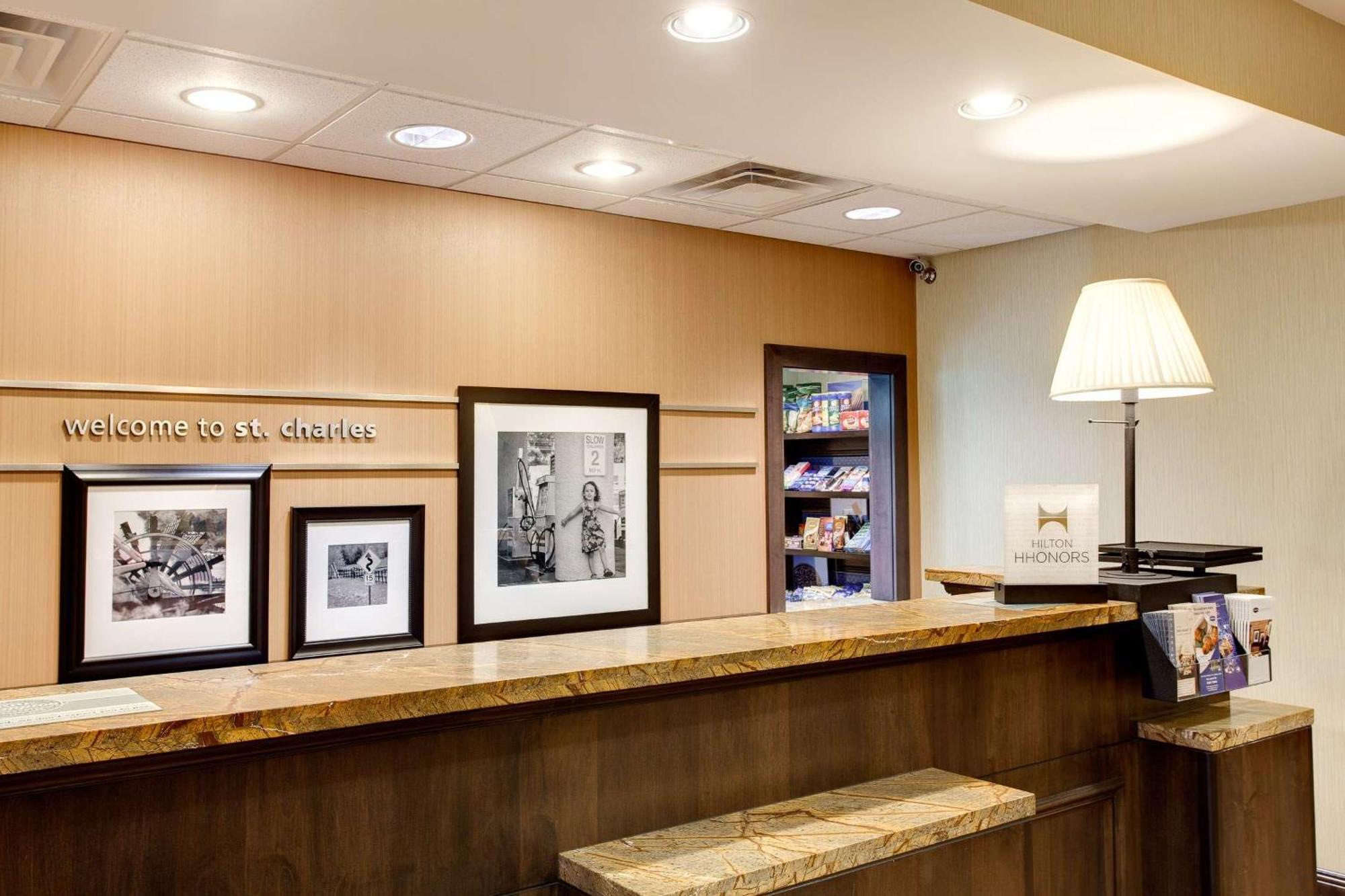 Hampton & Chicago/saint Charles Hotel