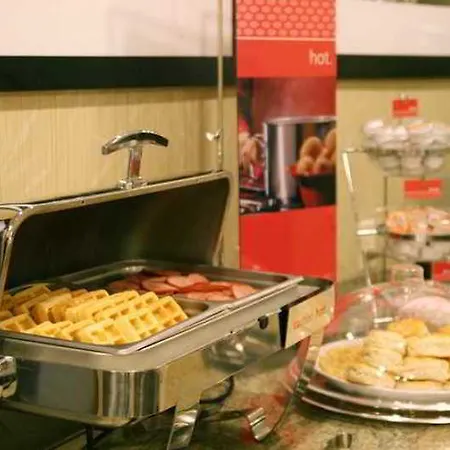 Hampton Inn & Suites Chicago/Saint Charles 